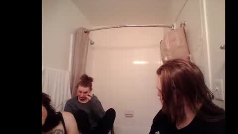 Snapshot of lilbratty_clouds_ogpuffdragon chatting on February 4, 11:27 am lilbratty_clouds_ogpuffdragon online show from February 4, 11:27 am