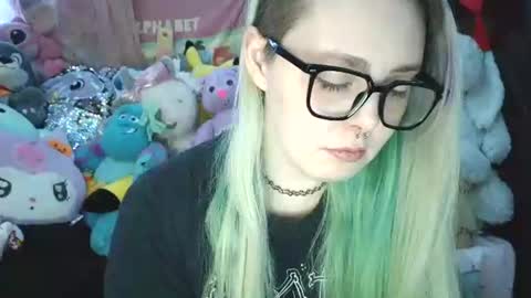 Snapshot of lilemmy1999 chatting on January 1, 9:20 pm emily ryanson online show from January 1, 9:20 pm