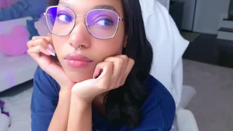 evie online show from April 7, 2:12 am