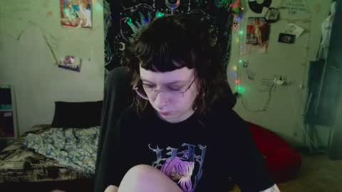 Snapshot of lileyfoxxx chatting on July 20, 10:39 am Lil online show from July 20, 10:39 am