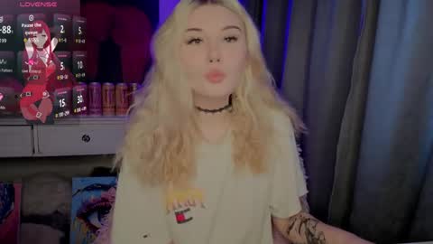 Snapshot of lilhornyprincess chatting on May 21, 11:28 am Nika and Lori online show from May 21, 11:28 am
