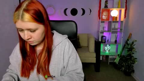 Lili online show from March 18, 1:14 pm