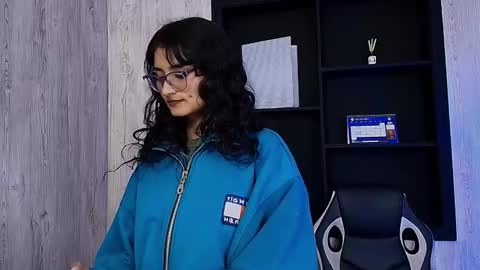 lili_clan online show from November 25, 5:18 am