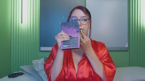 Snapshot of lili_cox chatting on April 20, 1:03 pm Lili online show from April 20, 1:03 pm