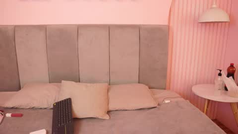 Snapshot of lili_cox chatting on May 14, 1:51 pm Lili online show from May 14, 1:51 pm
