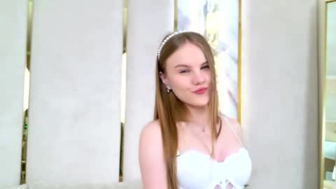 Snapshot of lili_lohan chatting on May 17, 5:05 am lili_lohan online show from May 17, 5:05 am