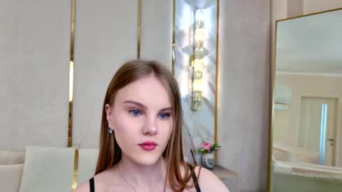 Snapshot of lili_lohan chatting on May 25, 5:02 am lili_lohan online show from May 25, 5:02 am