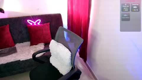 Snapshot of lili_thomson chatting on February 20, 8:47 pm Nataly online show from February 20, 8:47 pm