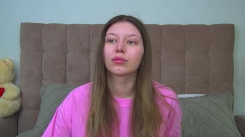 Mia online show from February 16, 6:53 am