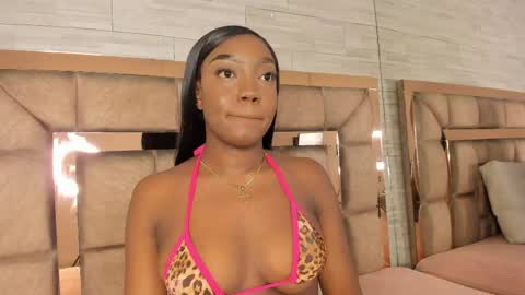 LILIAN  online show from May 30, 7:22 pm
