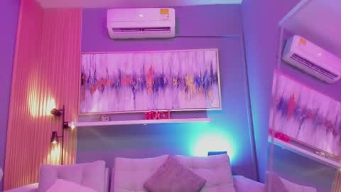 Snapshot of lilian_vergara chatting on April 18, 5:28 pm holis soy lily chang no olvides el pulgar arriba es muy importante para mi 3 independent model online show from April 18, 5:28 pm