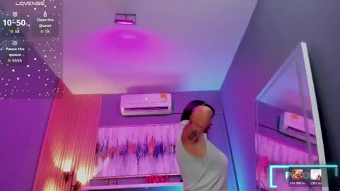 Snapshot of lilian_vergara chatting on April 21, 1:42 am holis soy lily chang no olvides el pulgar arriba es muy importante para mi 3 independent model online show from April 21, 1:42 am