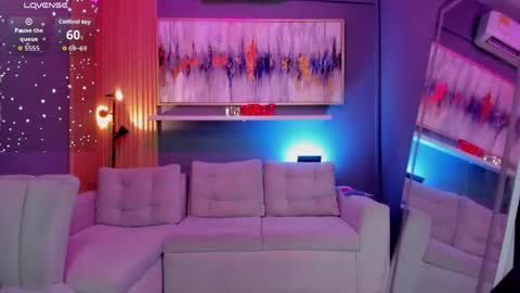Snapshot of lilian_vergara chatting on May 9, 5:29 pm holis soy lily chang no olvides el pulgar arriba es muy importante para mi 3 independent model online show from May 9, 5:29 pm