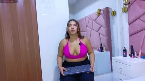 Snapshot of liliana_pink chatting on May 19, 8:26 pm liliana online show from May 19, 8:26 pm