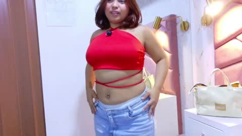 Snapshot of liliana_pink chatting on May 23, 1:44 am liliana online show from May 23, 1:44 am
