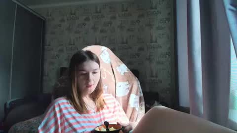 Snapshot of liliawoolf chatting on June 18, 5:51 am liliawoolf online show from June 18, 5:51 am