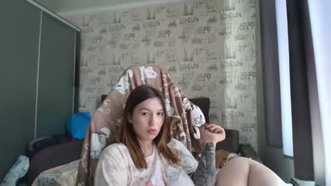 Snapshot of liliawoolf chatting on June 25, 9:14 am liliawoolf online show from June 25, 9:14 am