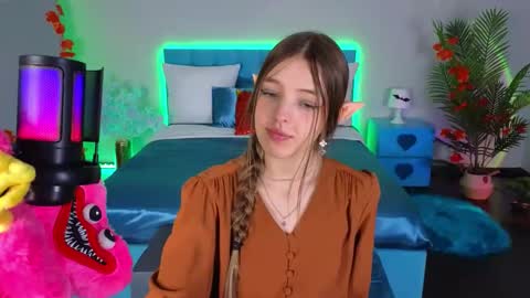 Lili Bakery online show from November 1, 3:30 am