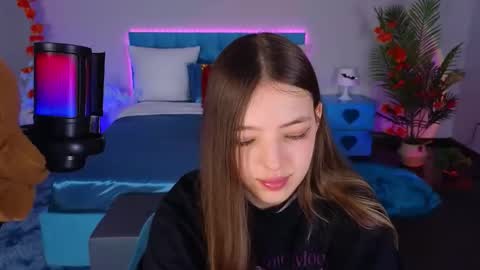 Lili Bakery online show from November 3, 3:41 am