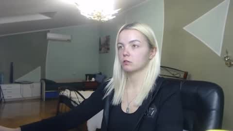 Snapshot of lilieanori chatting on March 8, 11:28 pm Lilie online show from March 8, 11:28 pm