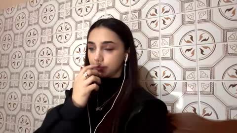 Lina online show from November 6, 10:10 pm