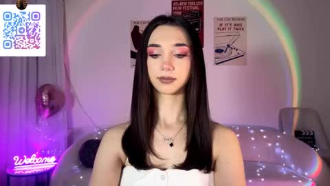 Snapshot of lilihalvorsen chatting on May 4, 10:17 pm Lina online show from May 4, 10:17 pm