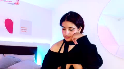Snapshot of liliith_savett chatting on April 18, 7:58 pm Lilith Savett online show from April 18, 7:58 pm