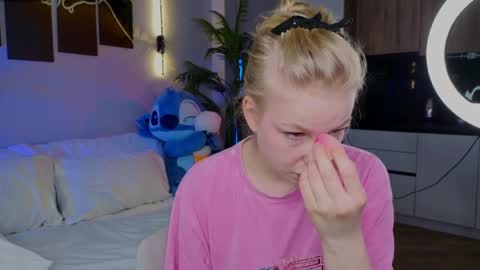 lililok101 online show from April 21, 1:53 am