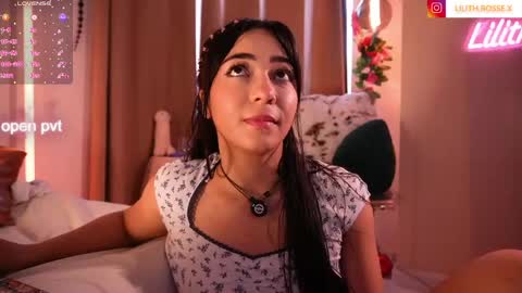 Snapshot of lilith__rosse chatting on April 28, 7:52 pm Lilith Rosse online show from April 28, 7:52 pm