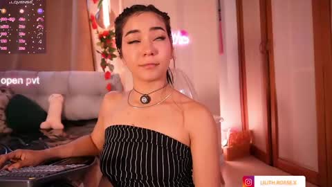 Snapshot of lilith__rosse chatting on May 17, 1:40 pm Lilith Rosse online show from May 17, 1:40 pm