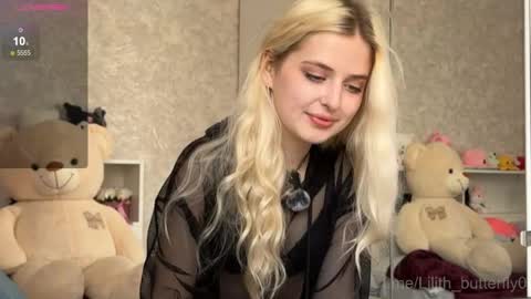 Snapshot of lilith_butterfly chatting on May 26, 12:23 pm Lilly online show from May 26, 12:23 pm