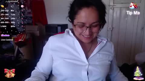 Snapshot of lilith_camp chatting on December 11, 2:33 pm Laura lopez online show from December 11, 2:33 pm