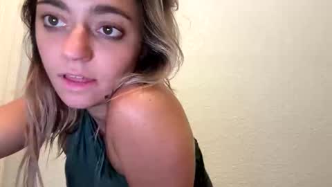 Snapshot of lilith_luv444 chatting on May 8, 6:08 am lilith_luv444 online show from May 8, 6:08 am