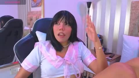 Snapshot of lilith_pink__ chatting on May 14, 4:30 am Lilith pink online show from May 14, 4:30 am