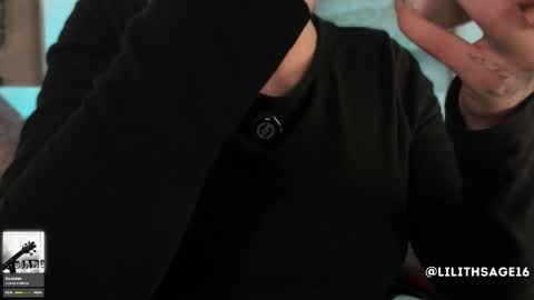 lilith_sage_ online show from November 27, 11:56 am