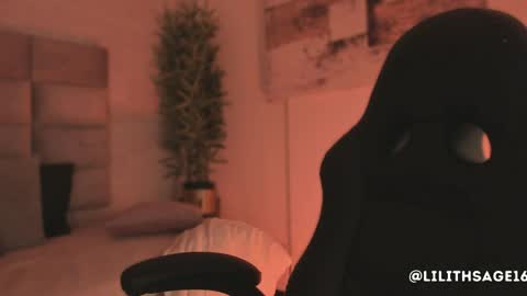 lilith_sage_ online show from March 31, 8:31 pm