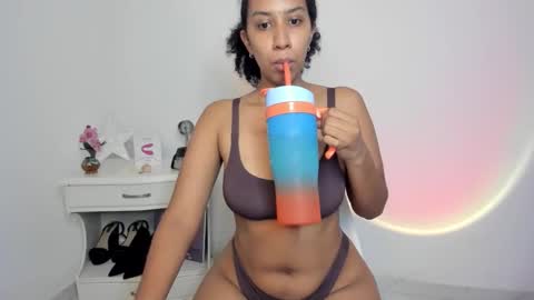 Snapshot of lilith_vision chatting on April 21, 5:14 am Alejandra online show from April 21, 5:14 am