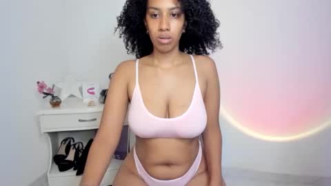 Snapshot of lilith_vision chatting on May 4, 5:47 am Alejandra online show from May 4, 5:47 am