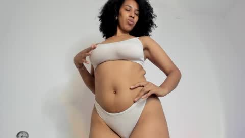 Snapshot of lilith_vision chatting on May 5, 5:15 am Alejandra online show from May 5, 5:15 am
