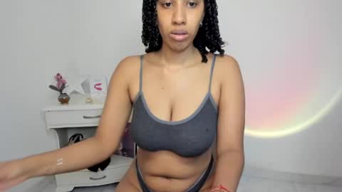 Snapshot of lilith_vision chatting on May 13, 4:54 am Alejandra online show from May 13, 4:54 am