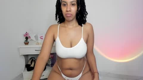 Snapshot of lilith_vision chatting on May 21, 5:36 am Alejandra online show from May 21, 5:36 am