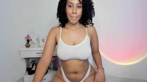 Snapshot of lilith_vision chatting on May 24, 5:45 am Alejandra online show from May 24, 5:45 am