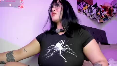 Snapshot of lilithh_kuro chatting on May 1, 12:48 am Lilithh Kuro online show from May 1, 12:48 am