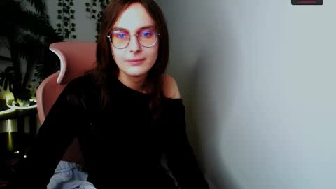 lilithiscute online show from October 18, 1:56 pm