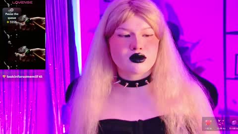 LilithNelson online show from April 18, 4:27 am