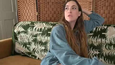 L online show from February 23, 9:12 pm