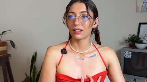 Snapshot of lilithrose_b chatting on June 5, 3:02 am Lele online show from June 5, 3:02 am