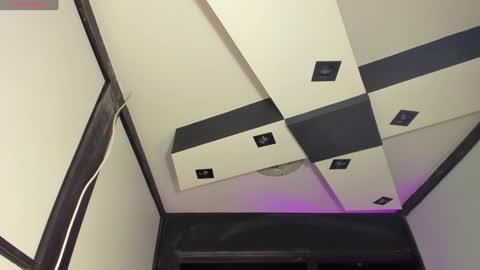 Snapshot of lilithteeen chatting on December 5, 7:38 am Lilith online show from December 5, 7:38 am