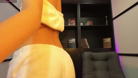 Snapshot of lilithteeen chatting on December 5, 10:44 am Lilith online show from December 5, 10:44 am