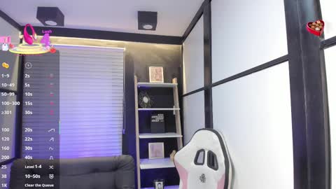 Snapshot of lilithteeen chatting on February 26, 9:21 am Lilith online show from February 26, 9:21 am